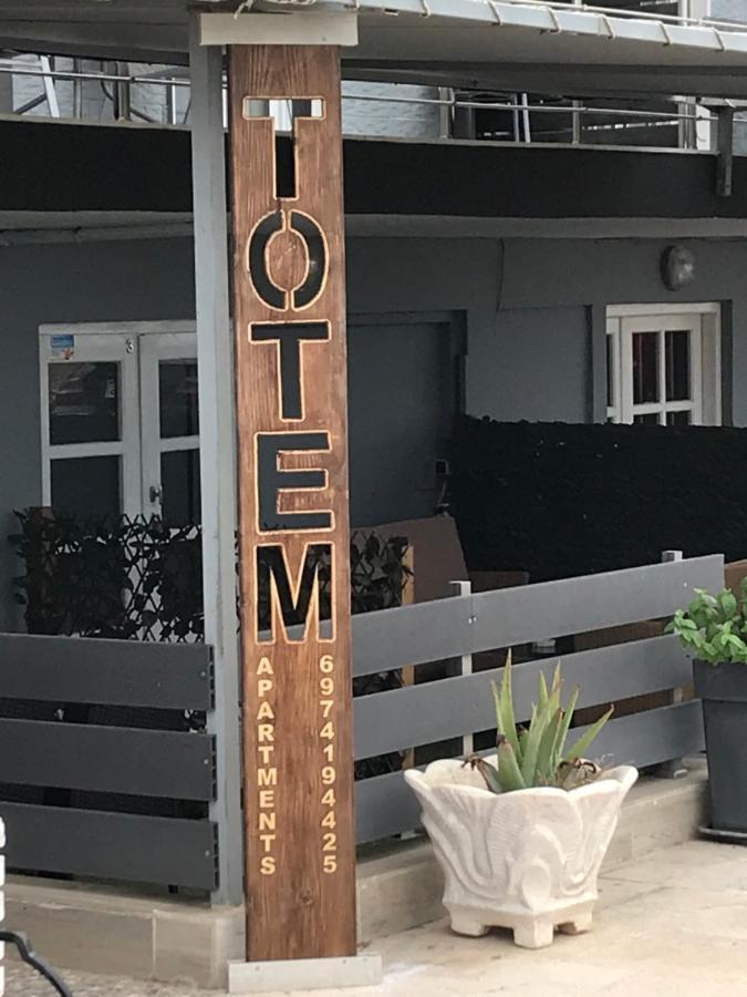 Totem Apartments Nea Plagia Exteriör bild